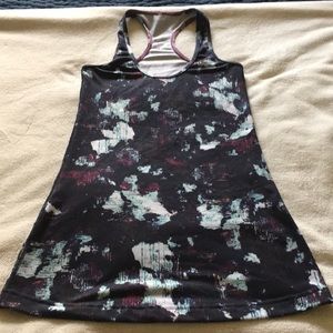 lululemon tank. Never worn!
